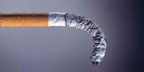 Le tabagisme provoque le développement de l'impuissance chez les hommes. 